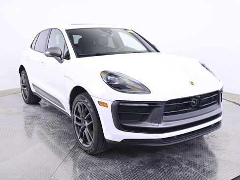 Used 2024 Porsche Macan Turbo image 9