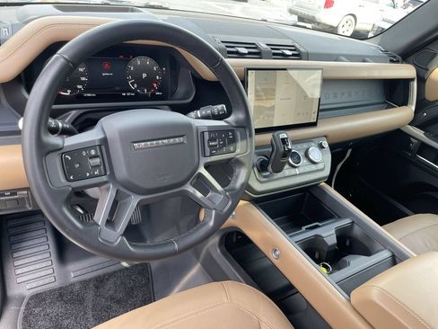 Used 2025 Land Rover Defender 130 X-Dynamic SE AWD/4WD image 11