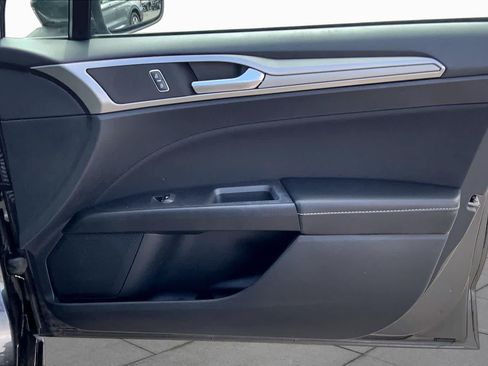 Used 2019 Ford Fusion SE FWD image 22