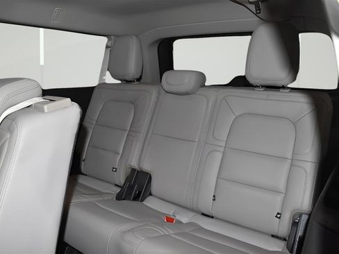 Used 2023 Lincoln Navigator L Reserve w/ Equipment Group 201A image 28