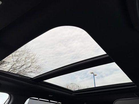 Used 2025 Honda Pilot Black Edition image 38