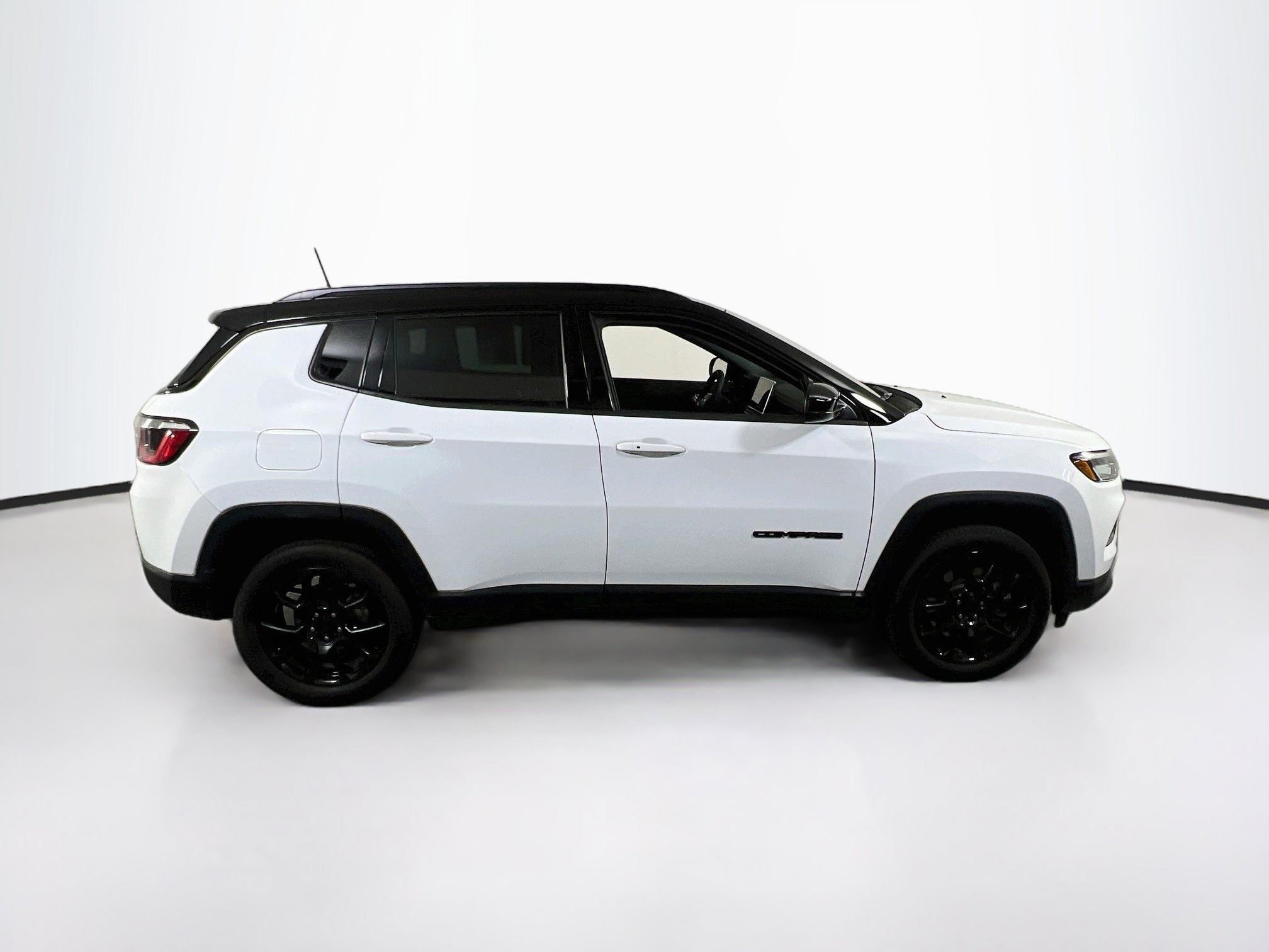 Used 2023 Jeep Compass Latitude w/ Convenience Group AWD/4WD image 4