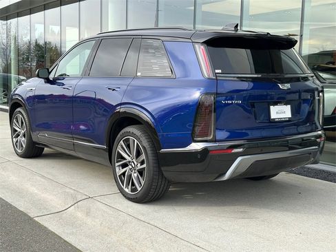 Used 2026 Cadillac Vistiq Sport image 3