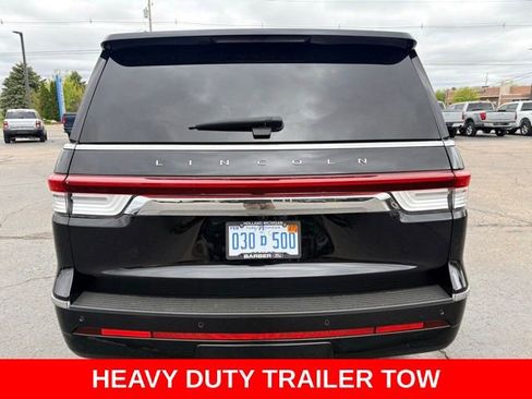 Used 2024 Lincoln Navigator Reserve AWD/4WD image 4