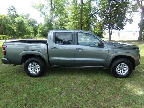 Used 2024 Nissan Frontier SV image 7