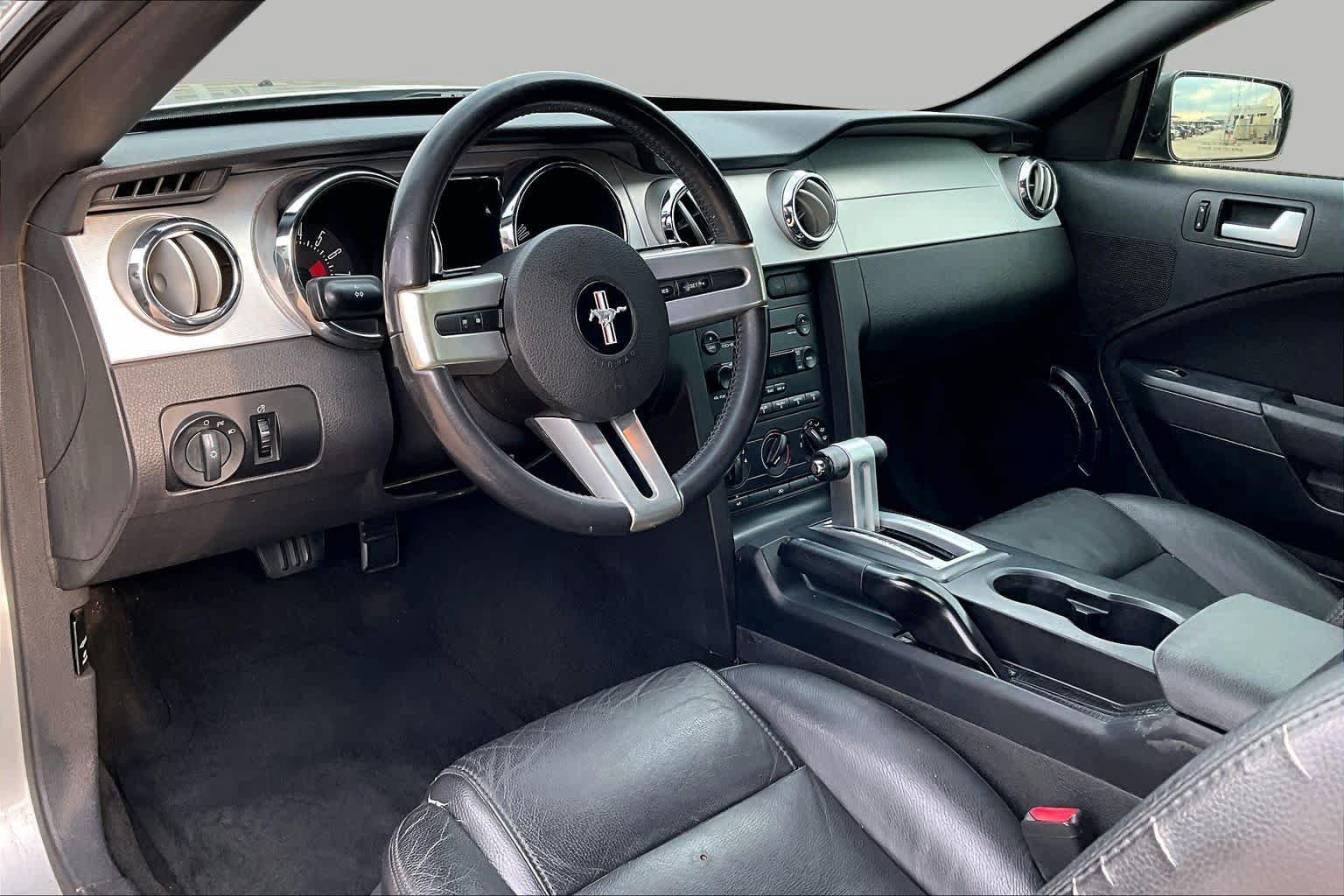 Used 2005 Ford Mustang Convertible RWD image 15