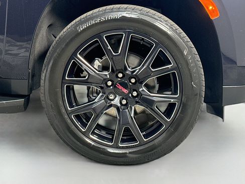 Used 2024 GMC Yukon SLT w/ SLT Luxury Package RWD image 32