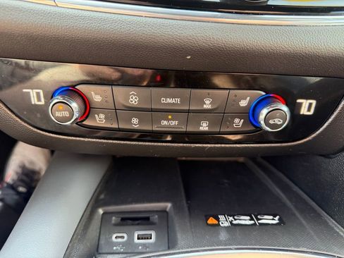 Used 2024 Buick Enclave Premium AWD/4WD image 16