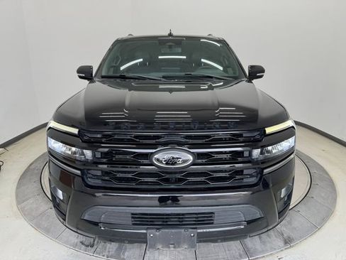 Used 2022 Ford Expedition Limited image 12
