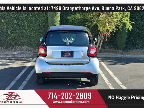 Used 2016 smart fortwo passion RWD image 8