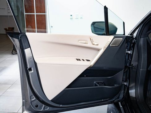 Used 2023 BMW iX M60 image 26