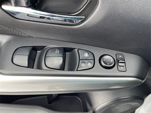 Used 2020 Nissan Kicks SV image 27