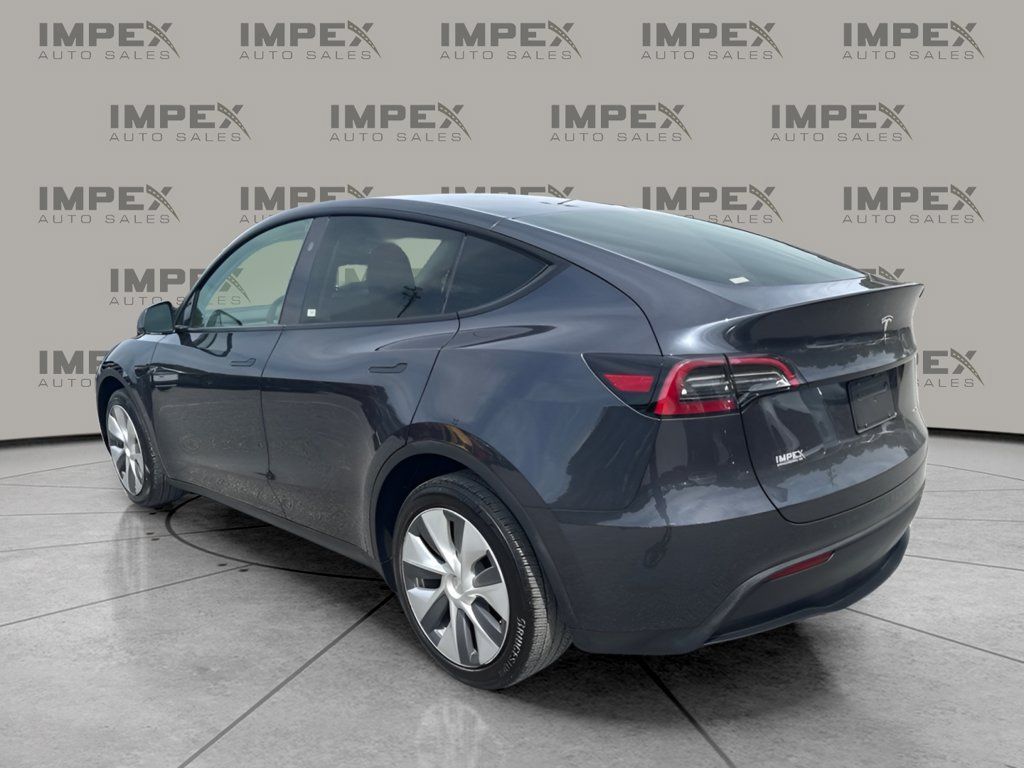 Used 2024 Tesla Model Y Long Range AWD/4WD image 3