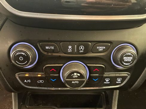 Used 2019 Jeep Cherokee Limited AWD/4WD image 15