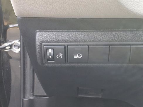 Used 2022 Toyota Corolla LE image 12