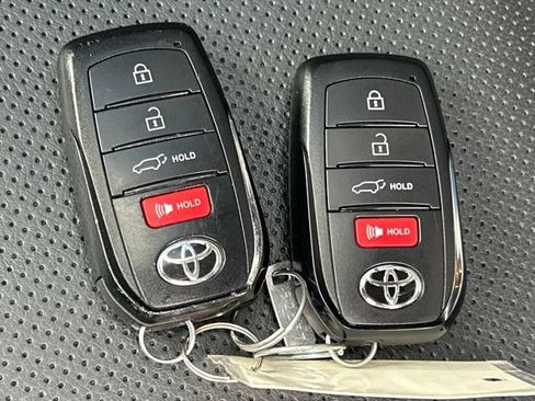 Certified 2025 Toyota Highlander Platinum AWD/4WD image 82