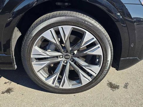 Used 2024 Audi Q8 Premium Plus w/ Premium Plus Package image 9