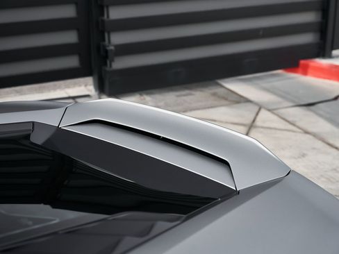 Used 2023 Lamborghini Huracan EVO image 11