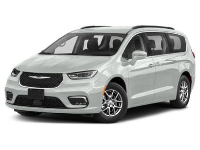 Certified 2022 Chrysler Pacifica Touring-L w/ Uconnect Theater Family Group