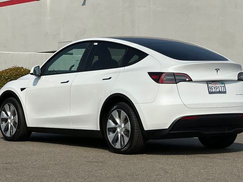 Used 2023 Tesla Model Y Long Range AWD/4WD image 7