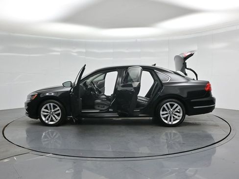 Used 2016 Volkswagen Passat 3.6 SEL Premium image 33