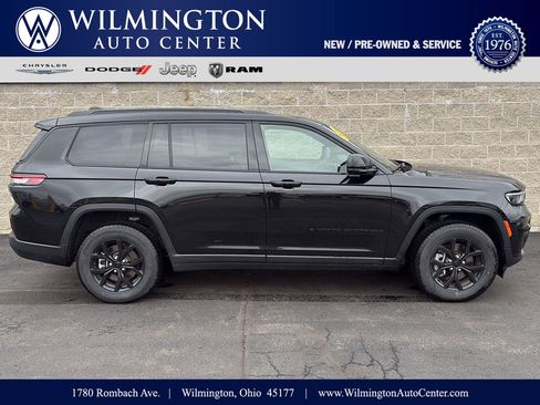 Used 2024 Jeep Grand Cherokee L Laredo image 1