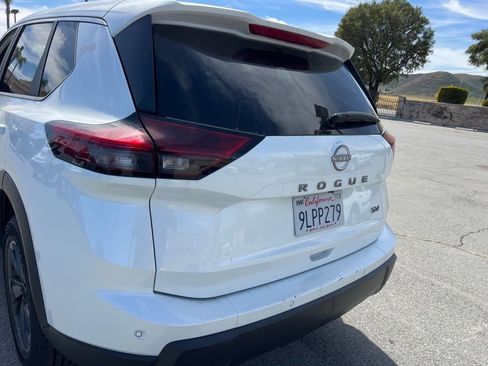 Used 2024 Nissan Rogue SV image 13