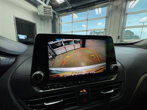 Used 2022 Nissan Altima 2.5 SV FWD image 17