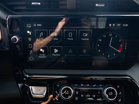 Used 2024 GMC Sierra 1500 AT4 w/ Technology Package image 14