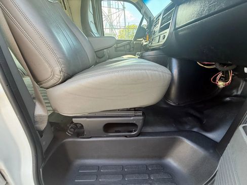 Used 2016 Chevrolet Express 2500 image 45