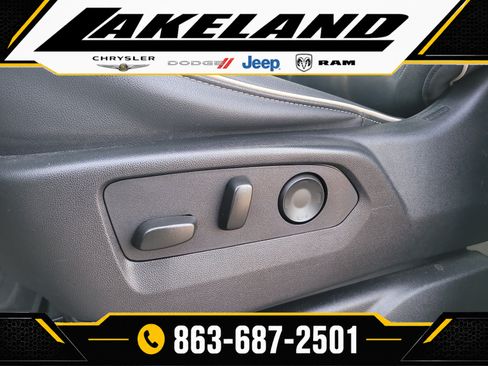 Used 2024 GMC Yukon XL SLT w/ SLT Premium Package AWD/4WD image 19
