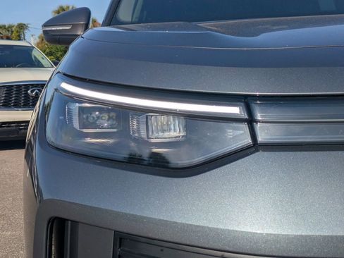 Used 2025 Volkswagen Tiguan SE image 9