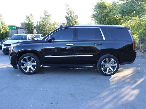 Used 2017 Cadillac Escalade Luxury RWD image 5
