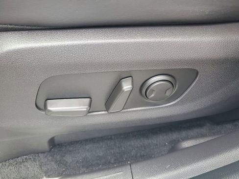 Used 2023 Kia Carnival LX FWD image 20