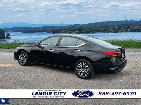 Used 2025 Nissan Altima 2.5 SV FWD image 4