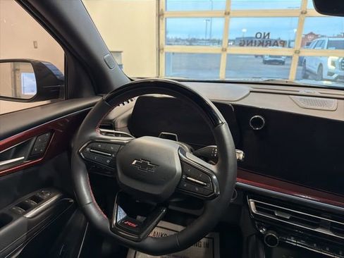 Used 2024 Chevrolet Traverse RS image 32