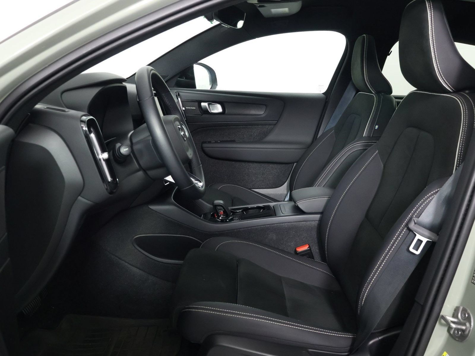 Used 2023 Volvo C40 P8 Recharge Ultimate w/ Protection Package Premier AWD/4WD image 29