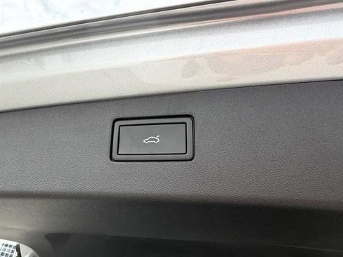 New 2025 Volkswagen Tiguan SE image 30