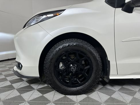 Used 2021 Toyota Sienna XLE image 10