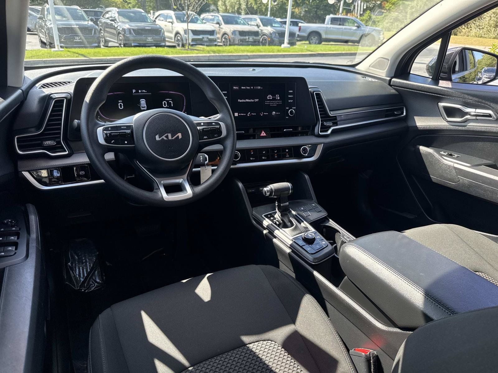 Used 2023 Kia Sportage LX AWD/4WD image 14