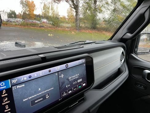 Used 2025 Jeep Wrangler Sahara image 34