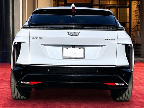 New 2026 Cadillac Lyriq Premium Luxury w/ LPO, Floor Liner Package AWD/4WD image 5