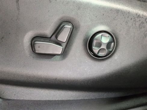 Certified 2023 Chrysler Pacifica Touring-L w/ S Appearance Package image 18