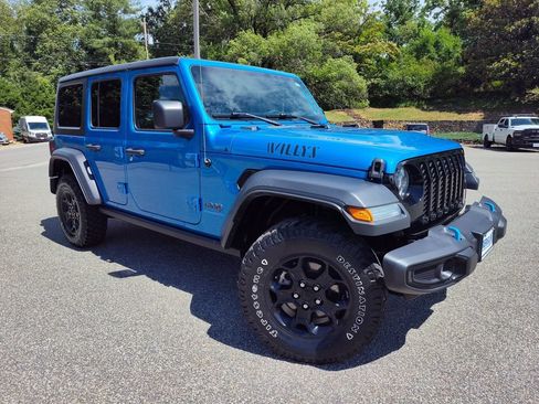 Used 2023 Jeep Wrangler Unlimited w/ Cold Weather Group AWD/4WD image 2