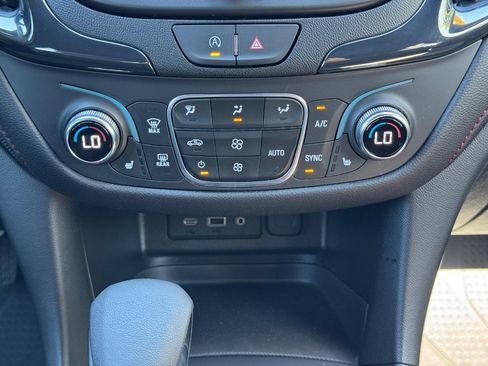 Used 2022 Chevrolet Equinox RS w/ Infotainment Package image 14