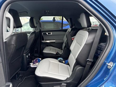 Used 2021 Ford Explorer XLT w/ Equipment Group 202A AWD/4WD image 14