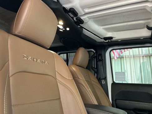 Used 2023 Jeep Wrangler Unlimited Sahara w/ Cold Weather Group AWD/4WD image 17