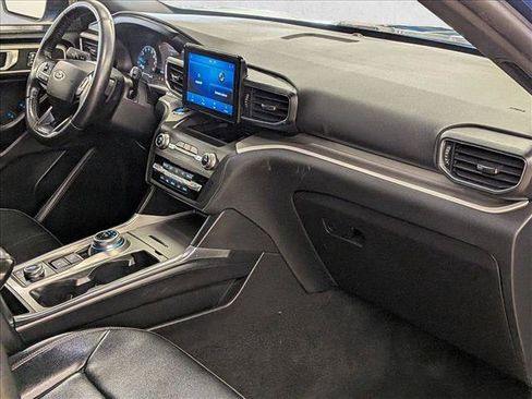 Used 2020 Ford Explorer XLT w/ Equipment Group 202A AWD/4WD image 25