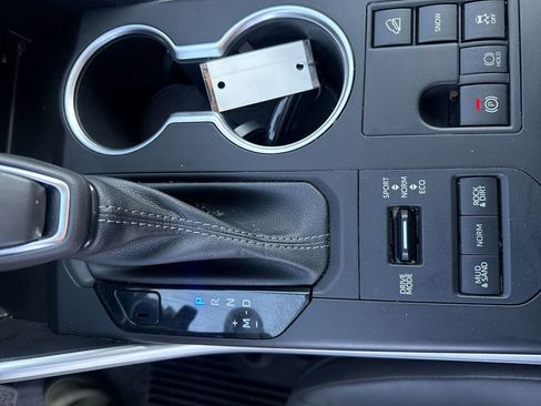 Used 2023 Toyota Highlander XLE image 39