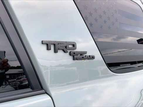 Used 2022 Toyota 4Runner TRD Off-Road Premium w/ Moonroof Package AWD/4WD image 10